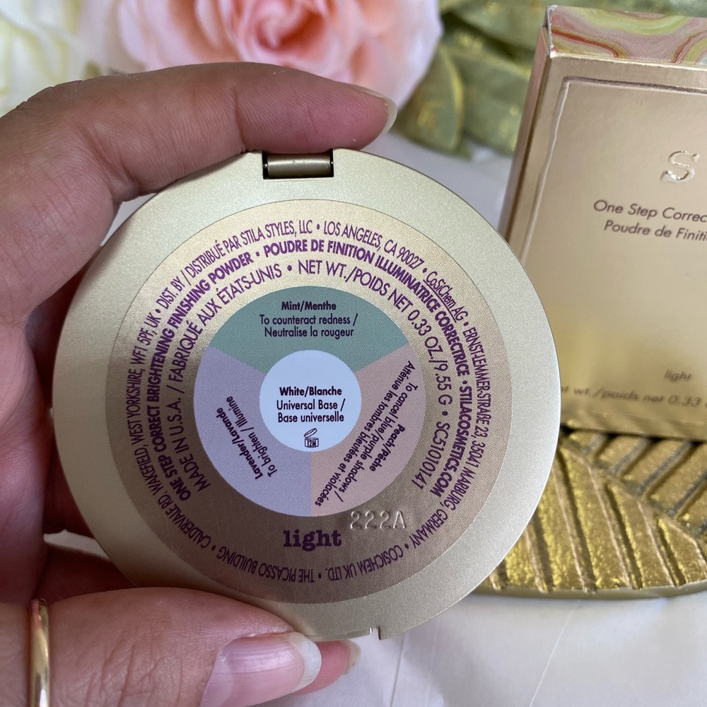 Stila One Step Correct Brightening Finishing Powder - Light - Picture 9 of 9